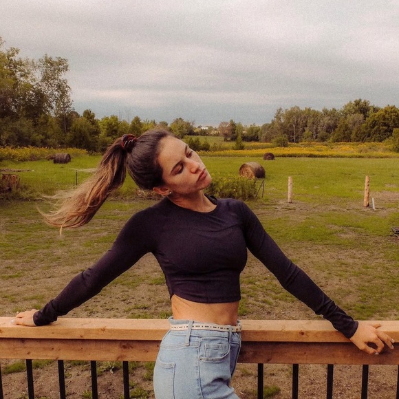 Women's Black Long Sleeve Crop Top - Picture 1 of 5